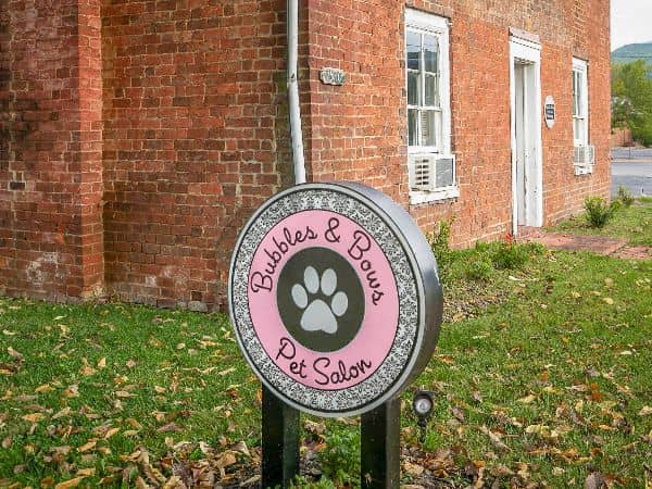 Bubbles & Bows Pet Salon